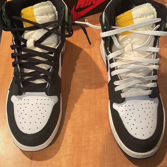 COPY - Jordan 1 University Volt Gold Size 12 main image 7